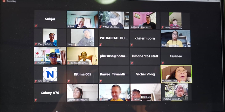 แพทย์อาสาร่วมใจสู้โควิด เปิดคลินิกออนไลน์ 24 ชม.