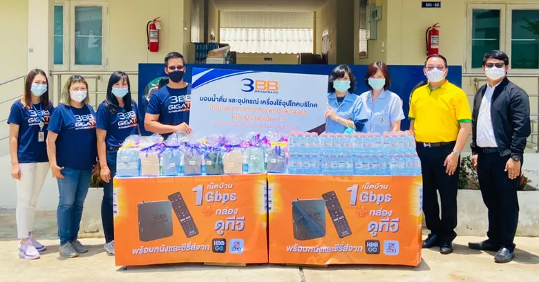 คุณฤทธิรงค์ นิยมกิจ ผู้จัดการเขต และคุณกม...