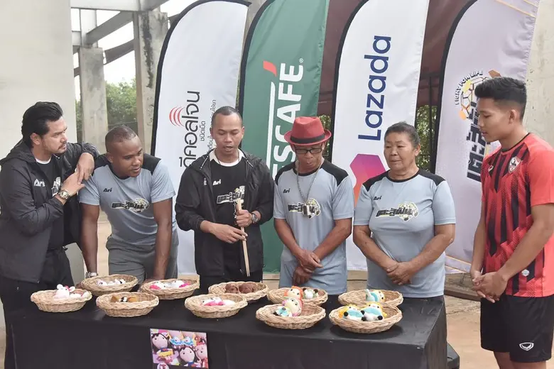 "รัศมีแข" สุดซึ้ง!! ครอบครัวสู้ชีวิต หาเงินรักษาลูกป่วย "โรคกระดูกอ่อนทับปอด" ในรายการ "เตะสู้ฝัน"