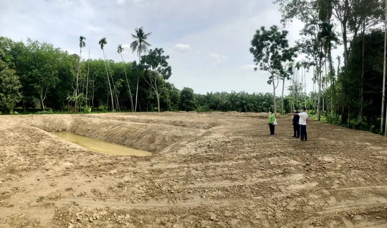 พัฒนาชุมชนจังหวัดนครศรีธรรมราช ลงพื้นที่ติดตามสนับสนุนการดำเนินงานโครงการพัฒนาหมู่บ้านเศรษฐกิจพอเพียง กิจกรรมพัฒนาศูนย์เรียนรู้ทฤษฎีใหม่รูปแบบ "โคก หนอง นา โมเดล"