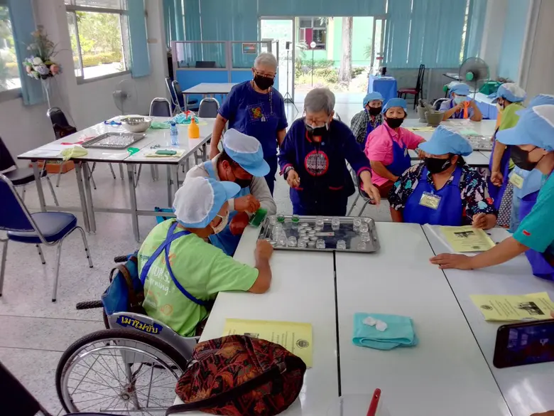 สนพ.สมุทรสงคราม ฝึกอบรมสร้างอาชีพแก่คนพิการ