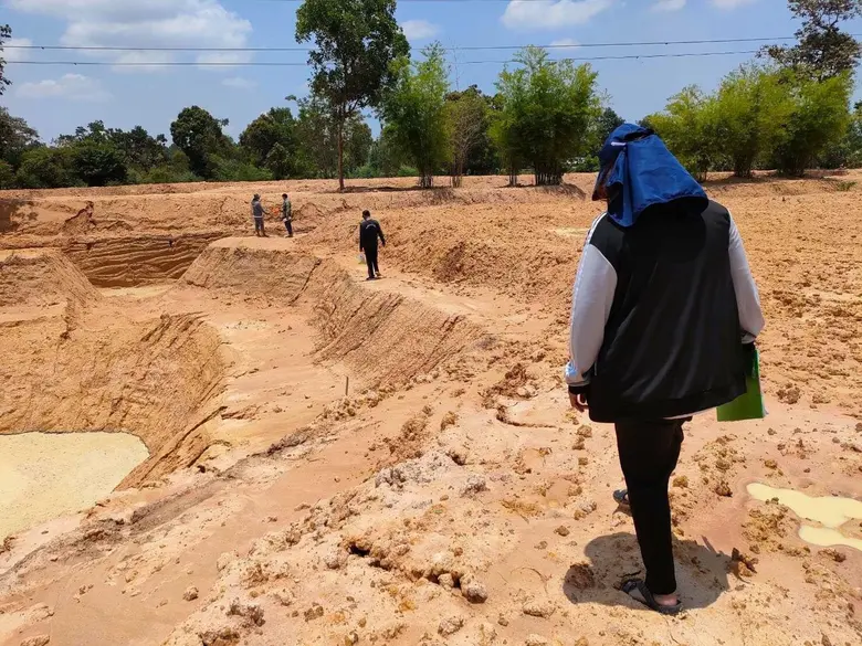 ลุยต่อเพื่อพี่น้องประชาชน จ.อุบลราชธานี ลงพื้นที่สนับสนุนการดำเนินงาน "โคก หนอง นา พช." อ.เขื่องใน เพื่อสร้างทางรอดจากภัยโควิด-19 ร่วมไปกับกรมการพัฒนาชุมชน