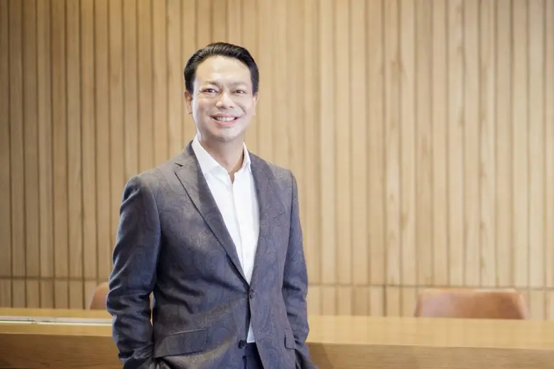 ดร.รักษ์ วรกิจโภคาทร กรรมการผู้จัดการ ธนา...