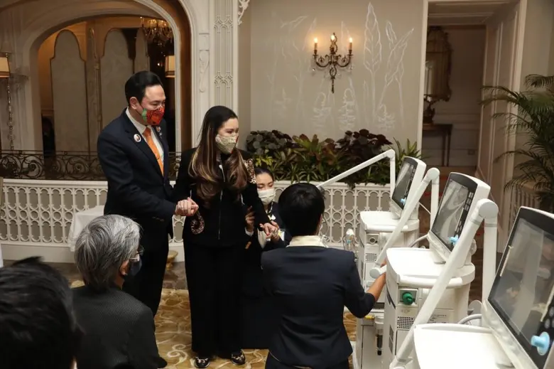 สมเด็จเจ้าฟ้าฯ กรมพระศรีสวางวัฒน วรขัตติยราชนารี พระราชทานพระวโรกาสให้ รองนายกรัฐมนตรีและรัฐมนตรีว่าการกระทรวงสาธารณสุขเฝ้ารับพระราชทานเครื่องช่วยหายใจ