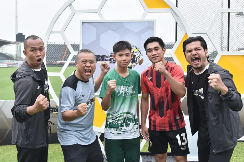 "ป๋อง กพล" เฮลั่น!! โดดกอด "เต๋า สมชาย" ตัวลอย!! หลังสานฝัน ให้เด็กชายสู้ชีวิต!! ใน"เตะสู้ฝัน"