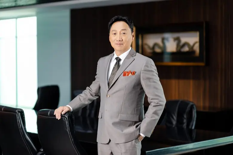 "ปรินทร์ธรณ์ อภิธนาศรีวงศ์" บิ๊กบอส บมจ.ส...