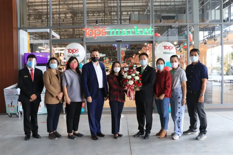 นายสมพล ตรีภพนารถ (ที่ 6 จากซ้าย) กรรมการ...