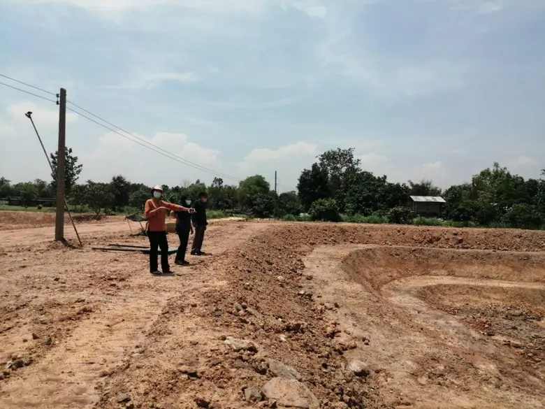 จ.อุบลราชธานี ลงพื้นที่สนับสนุนการดำเนินงาน "โคก หนอง นา พช." อ.เขมราฐ และ อ.นาตาล เพื่อสร้างทางรอดจากภัยโควิด-19 ร่วมไปกับกรมการพัฒนาชุมชน