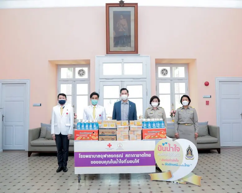 "อิทธิพล คุณปลื้ม" รมว.วัฒนธรรมนำผู้บริหาร สภาวัฒนธรรมฯ มอบถุงปันน้ำใจแก่บุคลากรทางการแพทย์โรงพยาบาลศิริราช โรงพยาบาลจุฬาลงกรณ์
