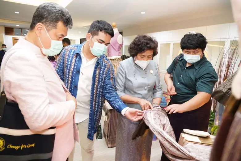 พช. ร่วมกับ สภาสตรีแห่งชาติฯ สนองแนวพระดำริของสมเด็จพระเจ้าลูกเธอ เจ้าฟ้าสิริวัณณวรี นารีรัตนราชกัญญา จัดอบรมเชิงปฏิบัติการพัฒนาศักยภาพผู้ประกอบการผ้าไทย