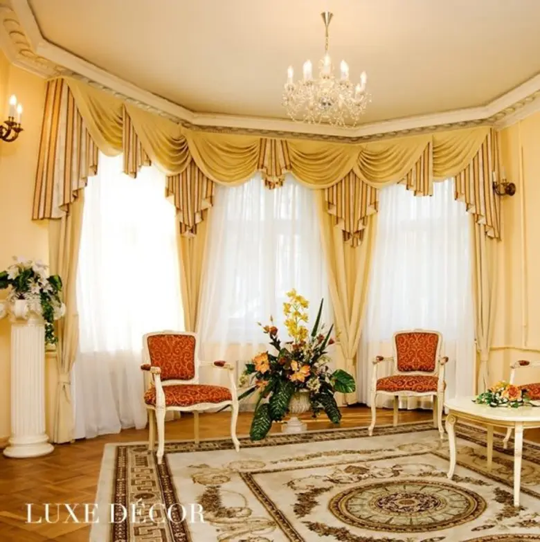 ผ้าม่าน หลุยส์เป็นรูปแบบผ้าม่านหรู ที่ได้...