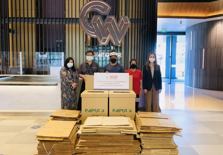 นักรบ กุลพนิชย์ (ที่ 2 จากซ้าย) ผู้อำนวยก...