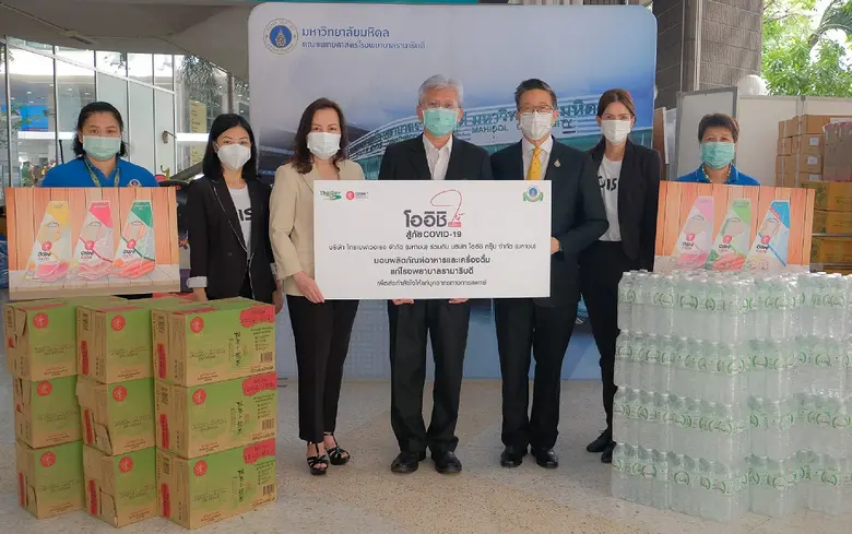 รศ. นพ. สุรศักดิ์ ลีลาอุดมลิปิ (คนกลาง) ผ...