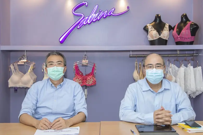 นายบุญชัย ปัณฑุรอัมพร ประธานเจ้าหน้าที่บร...