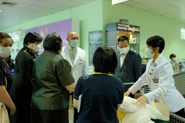 กยท. ส่งต่อผลิตภัณฑ์จากยางพาราแก่ รพ.พระมงกุฎเกล้า หวังช่วยรักษาผู้ป่วย Covid - 19