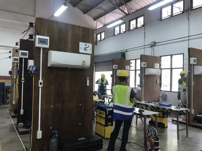 สำนักงานพัฒนาฝีมือแรงงานเพชรบุรี ดำเนินการทดสอบมาตรฐานฝีมือแรงงานแห่งชาติ สาขาช่างเครื่องปรับอากาศในบ้านและการพาณิชย์ขนาดเล็ก ระดับ 1