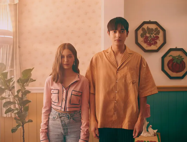 เรียกว่าศิลปินลูกครึ่งสาว "วิโอเลต วอเทีย...