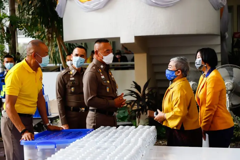 วิริยะประกันภัย มอบน้ำดื่ม-อาหารพร้อมทาน เสริมพลังตำรวจนครบาล สู้วิกฤต COVID-19