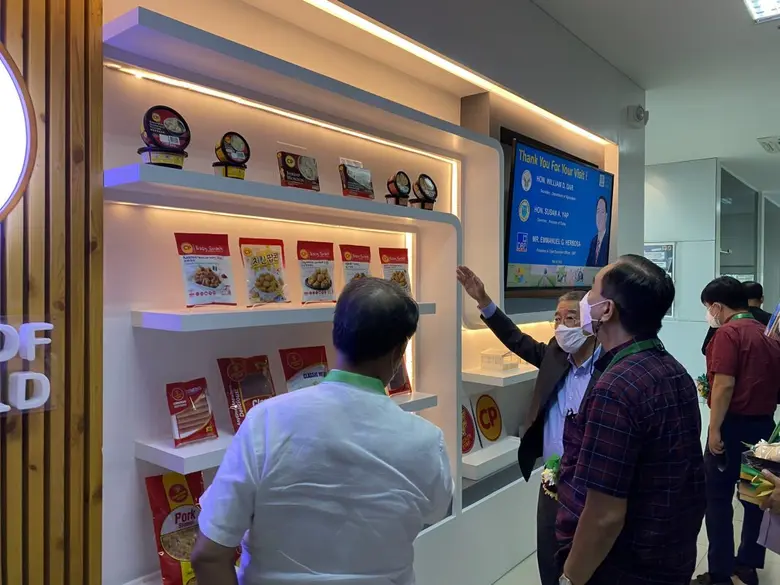 นายสกล ชีวะโกเศรษฐ รองประธานกรรมการ ธุรกิ...