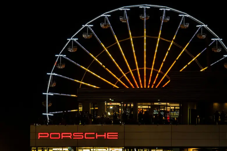 สตุ๊ทการ์ท. Porsche Motorsport และ Multim...