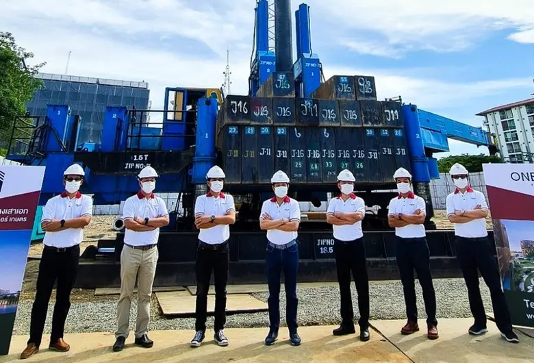 คุณเกรียงศักดิ์ บัวนุ่ม (ที่ 3 จากซ้าย) ป...