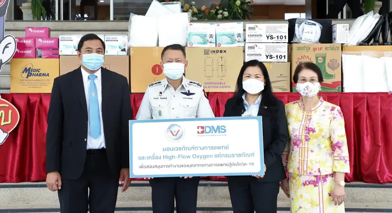 แพทย์หญิงปรมาภรณ์ ปราสาททองโอสถ (ที่ 2 จา...