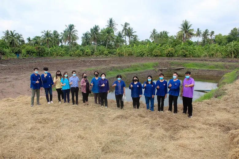 พช.อ่างทอง สนับสนุนพื้นที่ครัวเรือนต้นแบบ...