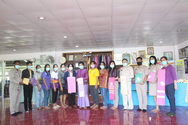 พัฒนาการจังหวัดพัทลุง เดินหน้าให้กำลังใจกลุ่มทอผ้าเพื่อประกวดลายผ้าพระราชทาน ผ้าลายขอเจ้าฟ้าสิริวัณณวรีฯ