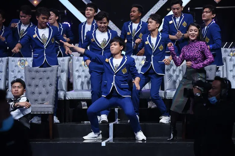 นอกจากความเดือดในการสู้ด้วยเสียงเพลงแล้ว ...