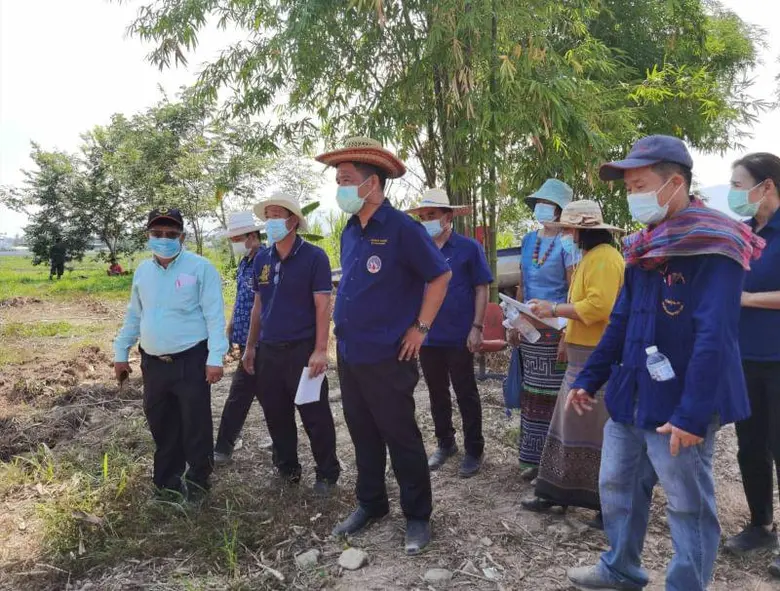 ผู้ว่าฯแพร่ ติดตามการขับเคลื่อน "โคก หนอง นา" ตำบลห้วยอ้อ อำเภอลอง