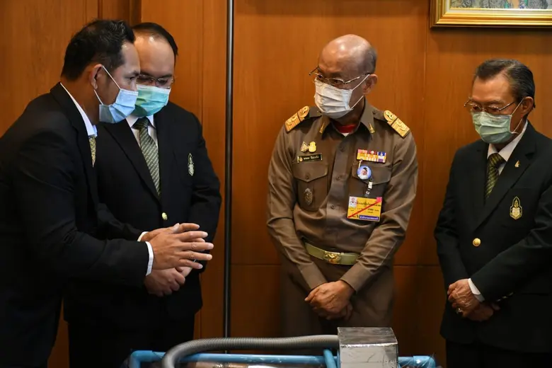 มูลนิธิเพื่อสถาบันพระปกเกล้าร่วมกับสมาคมแห่งสถาบันพระปกเกล้า มอบอุปกรณ์ทางการแพทย์ให้กับโรงพยาบาลสมเด็จพระยุพราชทั่วประเทศ