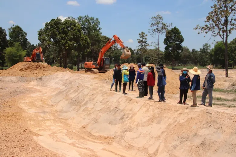 "เข้าถึงหัวใจประชาชน" พช. จับมือ นพค.56 ลงพื้นที่ติดตามสนับสนุน "โคก หนอง นา พช." แปลง CLM อ.น้ำขุ่น จ.อุบลราชธานี