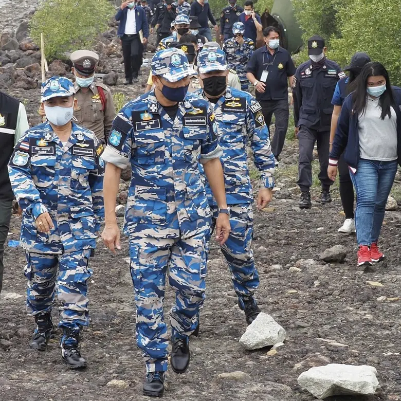"ที่ปรึกษายุทธพล ทส." รับมอบชุดปฏิบัติงานทางทะเลและชายฝั่งจาก กฟผ.และปตท.สผ. สร้างขวัญกำลังใจแก่เจ้าหน้าที่ภาคสนาม