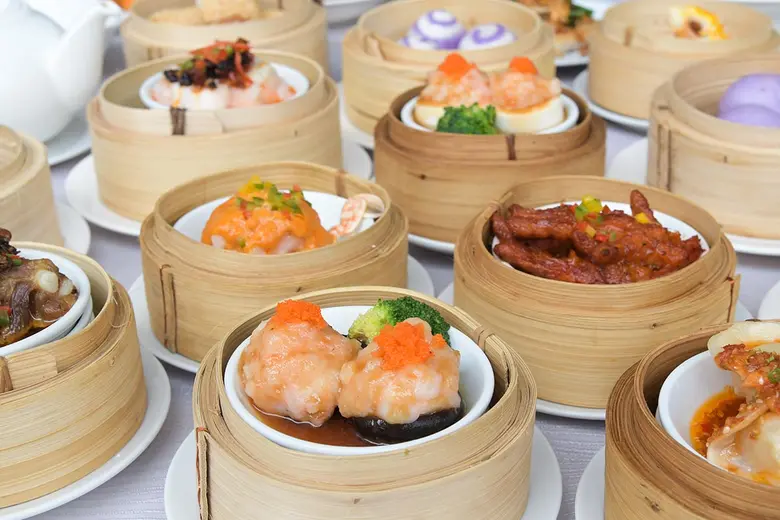 ลิ้มลองบุฟเฟ่ต์คู่อร่อย ณ โรงแรมชาเทรียม ริเวอร์ไซด์ กรุงเทพฯ