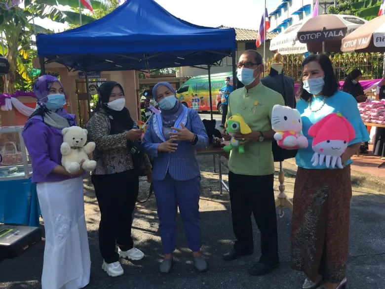 เมื่อวันที่ 4 มิถุนายน 2564 บริเวณหน้าบ้า...