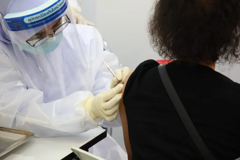 เอ็ม บี เค เซ็นเตอร์ ผนึกกำลัง สำนักงานประกันสังคมเขต 4 - รพ.ปิยะเวท เปิดจุดบริการฉีดวัคซีนให้กับผู้ประกันตน ร่วมใจป้องกันโควิด-19