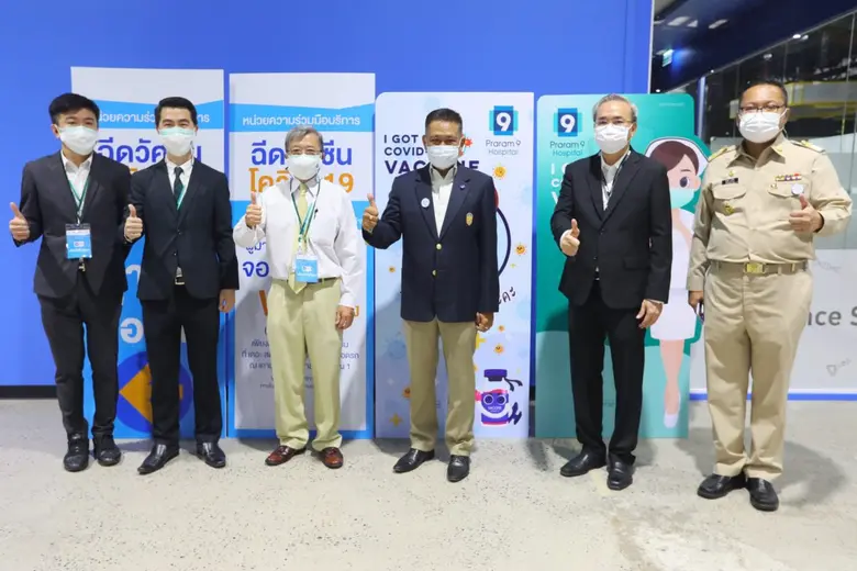 นายแพทย์ประเสริฐ ไตรรัตน์วรกุล (ที่ 3 จาก...