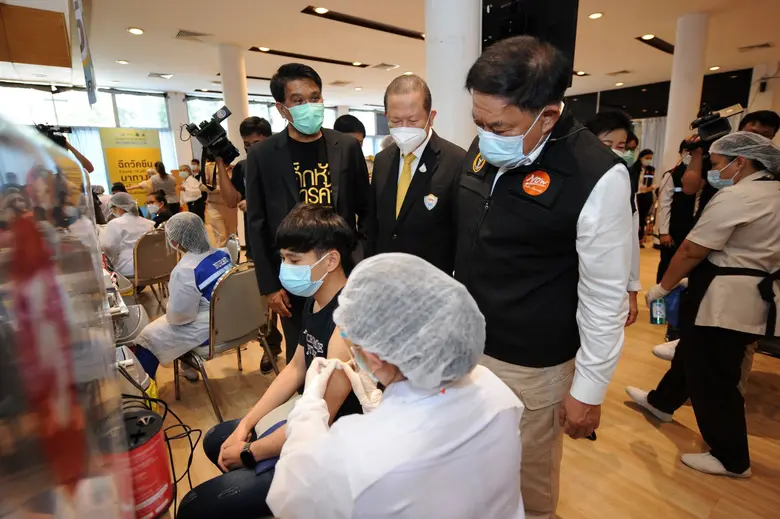 ศูนย์ฉีดวัคซีน ม.หอการค้าไทย