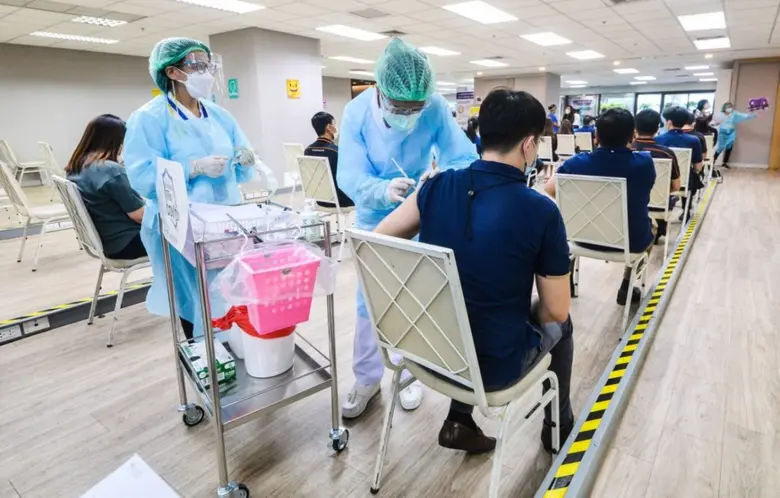 เปิดศูนย์ฉีดวัคซีนโควิด-19 เพื่อผู้ประกันตนมาตรา 33 ณ อาคารซันทาวเวอร์ส โดยสำนักงานประกันสังคมกรุงเทพมหานครพื้นที่2 โรงพยาบาลเปาโล เกษตร และสิงห์ เอสเตท