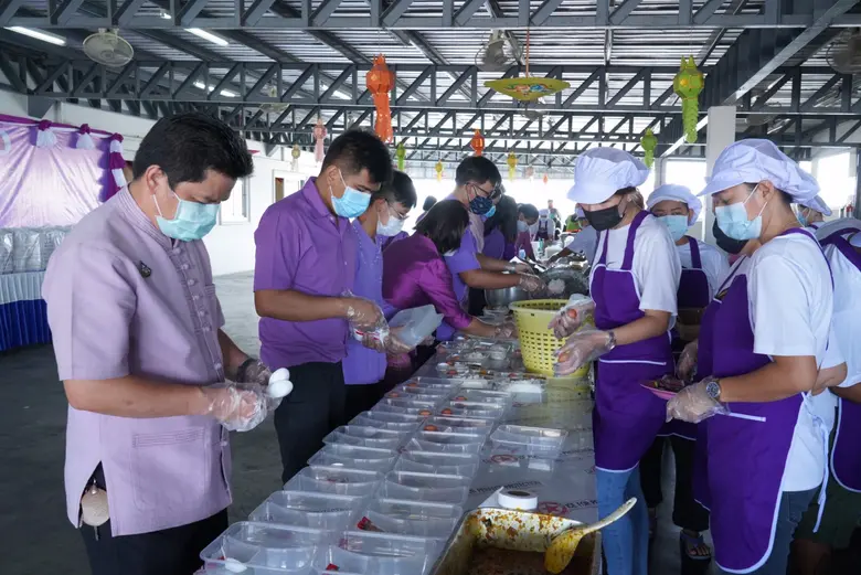 พช.ร่วมกับสภาสตรีแห่งชาติฯ จัดตั้ง "โรงครัวปันสุข สู้ภัยโควิด-19"