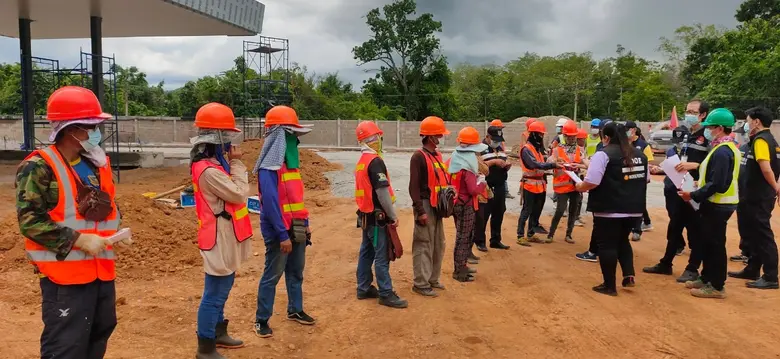 วันที่ 10 มิ.ย. 2564 สำนักงานพัฒนาฝีมือแรงงานแม่ฮ่องสอน ร่วมตรวจบูรณาการนายจ้าง/สถานประกอบการ