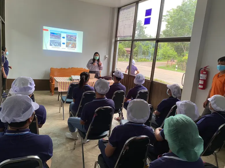 สถาบันพัฒนาฝีมือแรงงาน 18 อุดรธานีให้คำปรึกษาโครงการเพิ่มผลิตภาพฯร่วมกับวิทยากรจาก ม.ราชภัฏสวนสุนันทา ณ วิสาหกิจชุมชนกล้วยหอมทอง อ.สร้างคอม จ.อุดรธานี