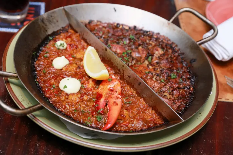 2 สไตล์ในถาดเดียว ห้องอาหารอูโนมาส โรงแรม...