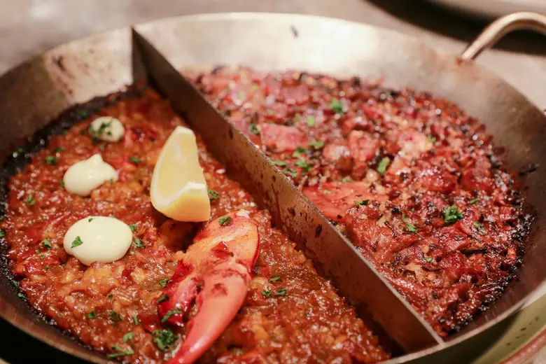 ลิ้มรสความอร่อยขึ้นชื่อชาวสเปนแท้ๆกับเมนู "ปาเอญ่า" 2 หน้าในถาดเดียว ณ ห้องอาหารอูโนมาส โรงแรมเซ็นทาราแกรนด์ฯ เซ็นทรัลเวิลด์