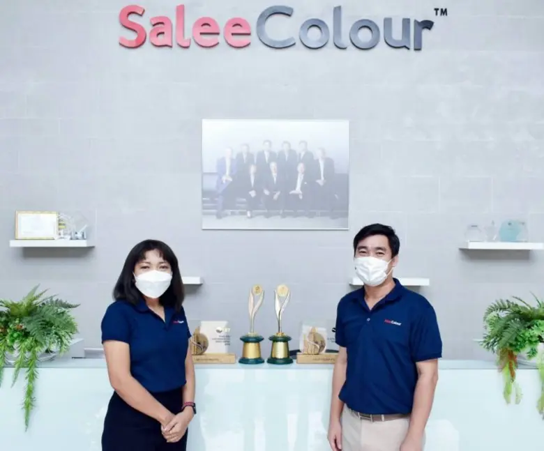 คุณพีรพันธ์ จิวะพรทิพย์ (ขวา ) กรรมการผู้...