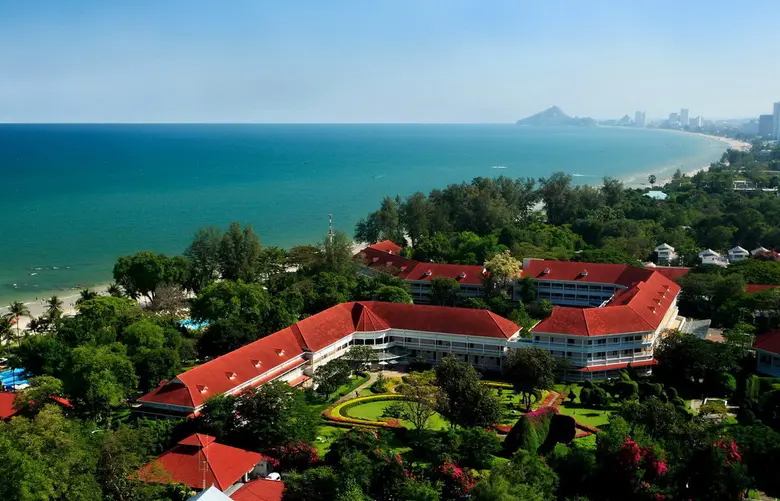 โรงแรมเซ็นทาราแกรนด์ หัวหิน เสริมความมั่นใจการให้บริการต่อเนื่อง พร้อมอำนวยความสะดวกการฉีดวัคซีนต่อพนักงานต้อนรับและบริการ