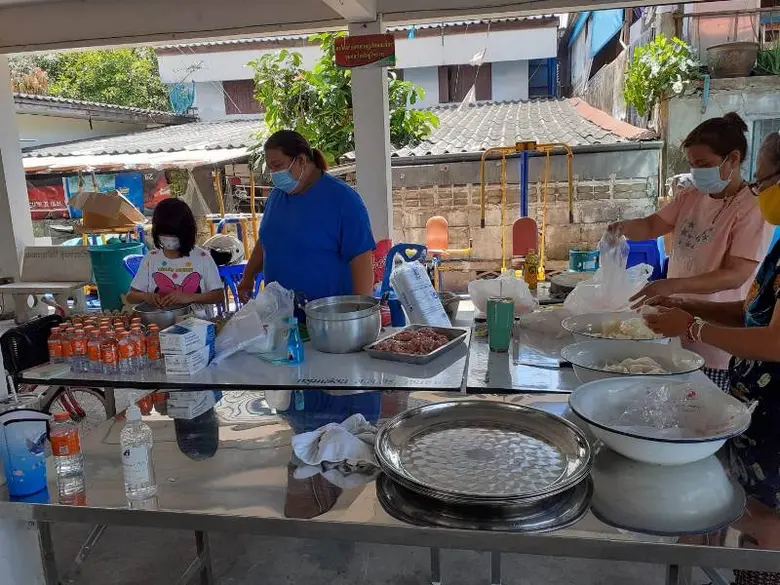 ปันน้ำใจสู่ชุมชน! ม.ศรีปทุม มอบเงินสนับสนุนจัดทำอาหาร น้ำดื่ม ช่วยเหลือผู้ป่วยโควิด-19 ชุมชนประดิษฐ์โทรการ 47,49