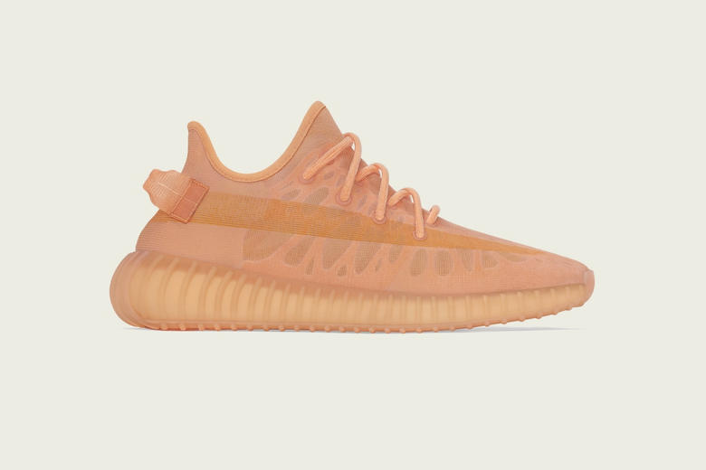 อาดิดาส และคานเย เวสต์ พาโมเดลยอดฮิตอย่าง...