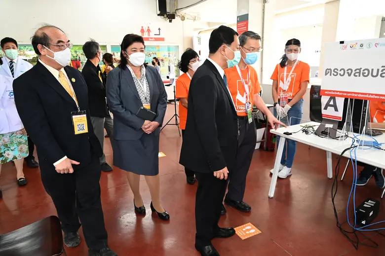 ปลัด อว. นำทีมลงพื้นที่ตรวจเยี่ยม "หน่วยฉีดวัคซีนถาวรมหาวิทยาลัยเทคโนโลยีพระจอมเกล้าธนบุรี"