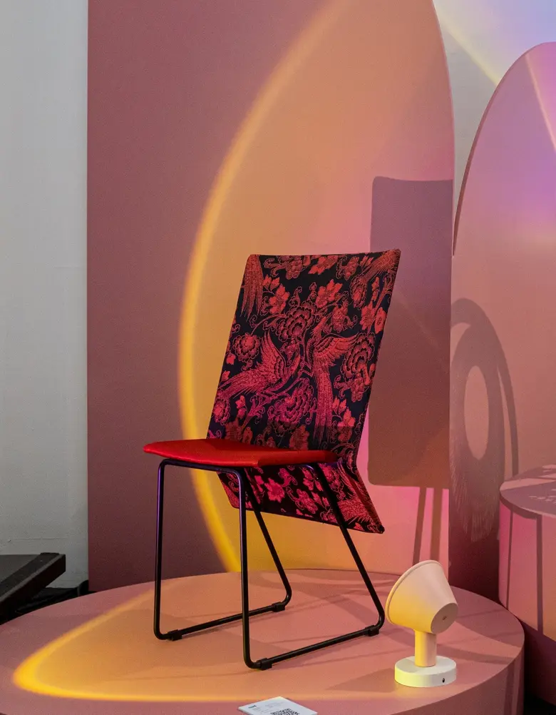 โมเดอร์นฟอร์ม ส่งเก้าอี้ More ร่วมจัดแสดง...